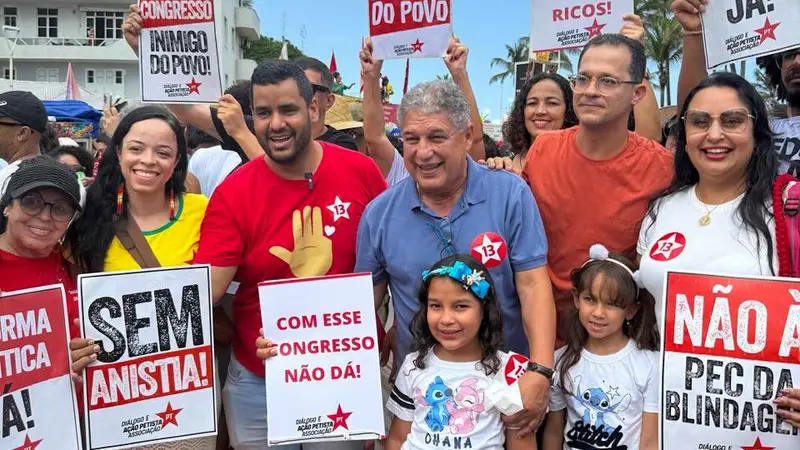 'Precisamos que o Brasil e as instituições sejam respeitados', afirma Rosemberg em ato contra a PEC da Blindagem e anistia em Salvador