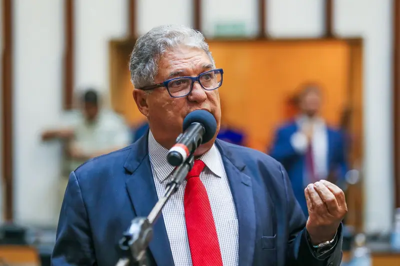Rosemberg aponta contradição em discurso de ACM Neto sobre pobreza na Bahia