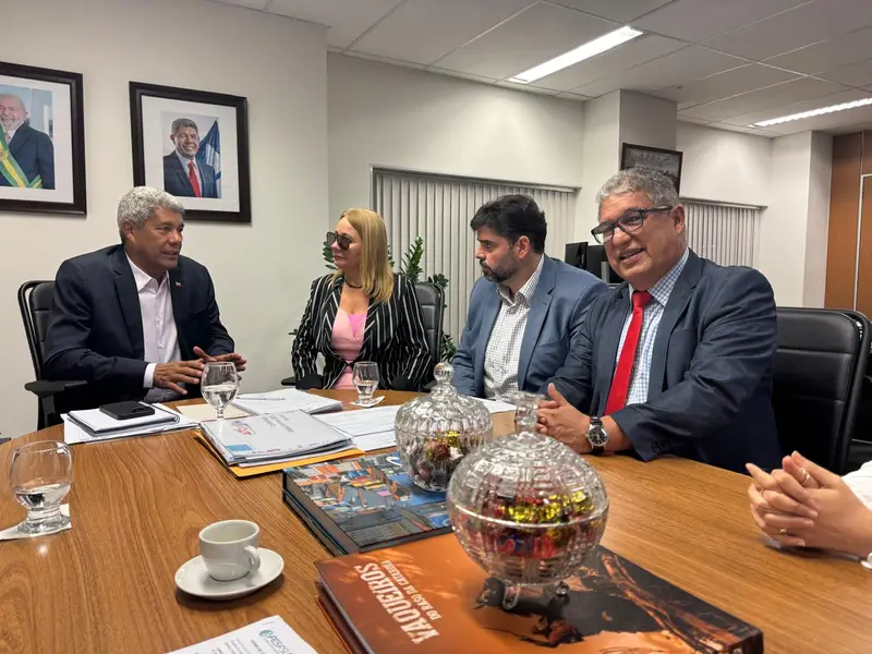 Rosemberg comemora anúncio de obra de pavimentação de BA que liga Uruçuca a Serra Grande Rosemberg comemora anúncio de obra de pavimentação de BA que liga Uruçuca a Serra Grande