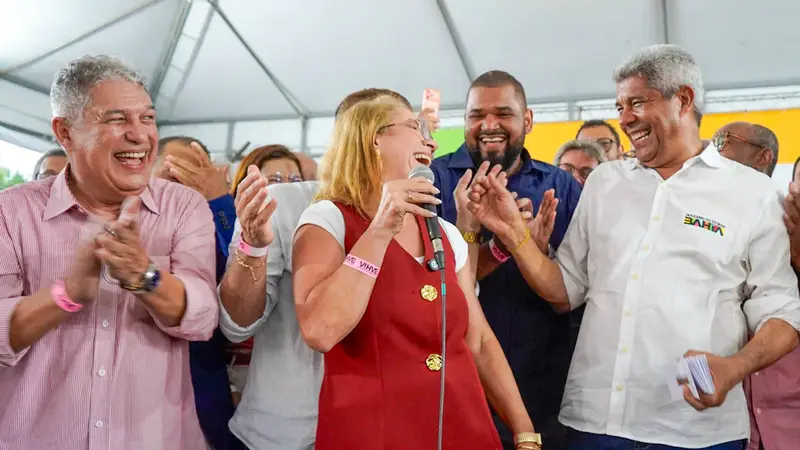 Chamado de ‘padrinho’, Rosemberg comemora início da pavimentação da rodovia Uruçuca x Serra Grande